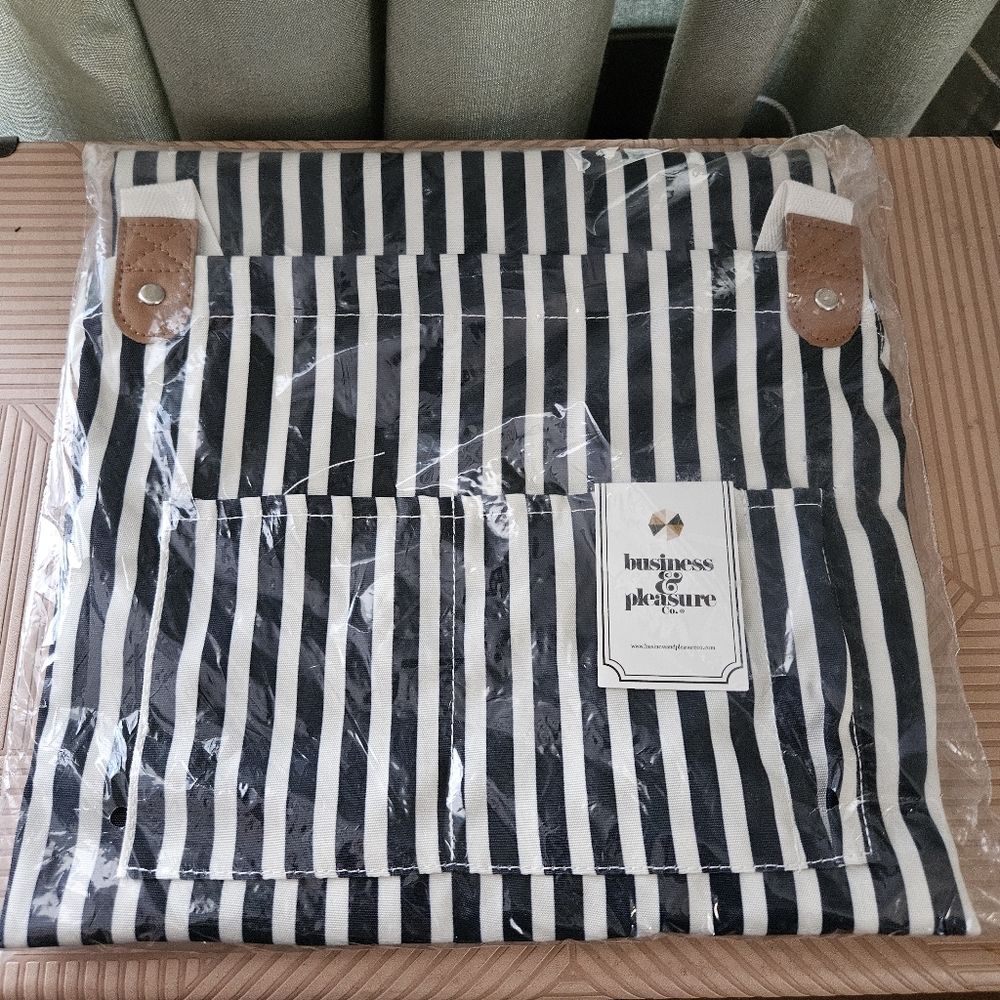 Business & Pleasure Striped Apron Lauren FabFitFun NWT One Size Adjustable Chic - Picture 8 of 8